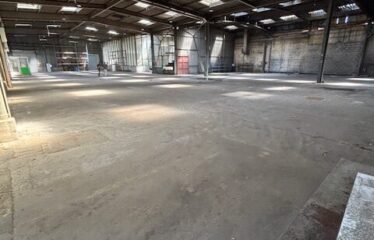 Vente local 2200 m² – Saint-Priest