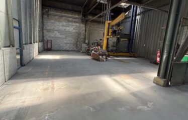 Vente local 2200 m² – Saint-Priest