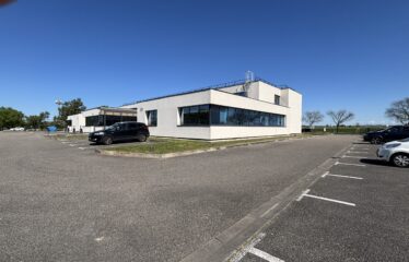 Location local 930 m² – Bron